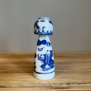 Japanese Porcelain Sake Bottle Vase Blue White Asian Pictorial Pour cup